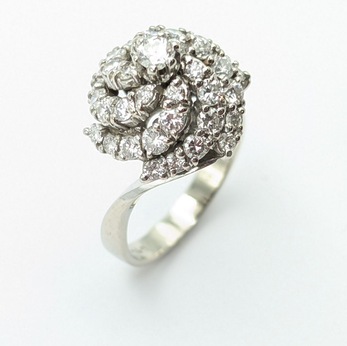 Diamant ring i hvit gull
